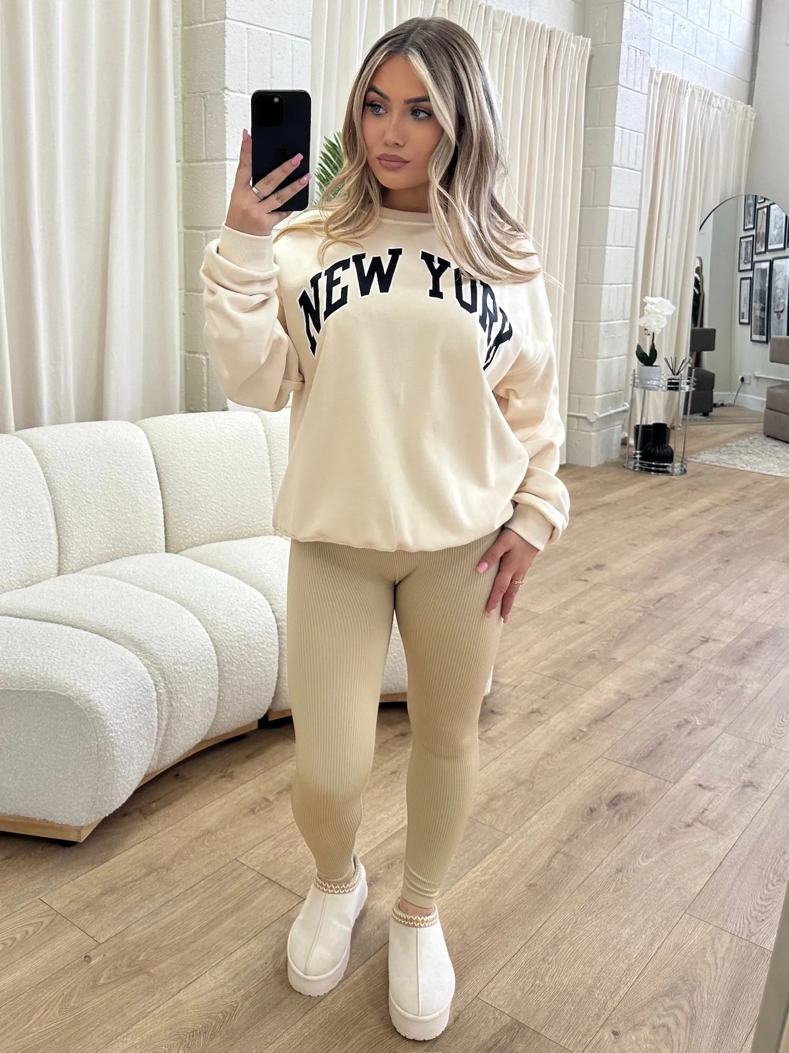 New York beige sweatshirt