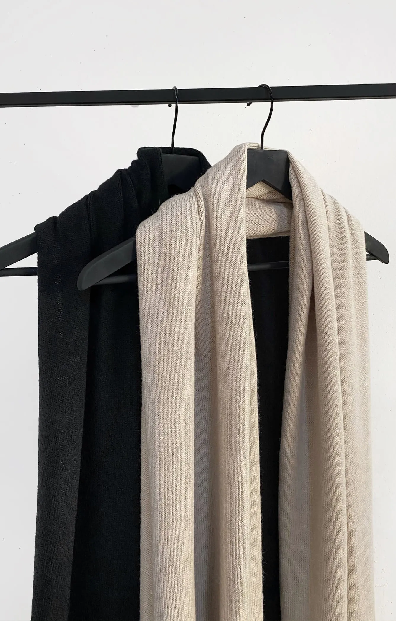 THE BLANKET SCARF - BLACK