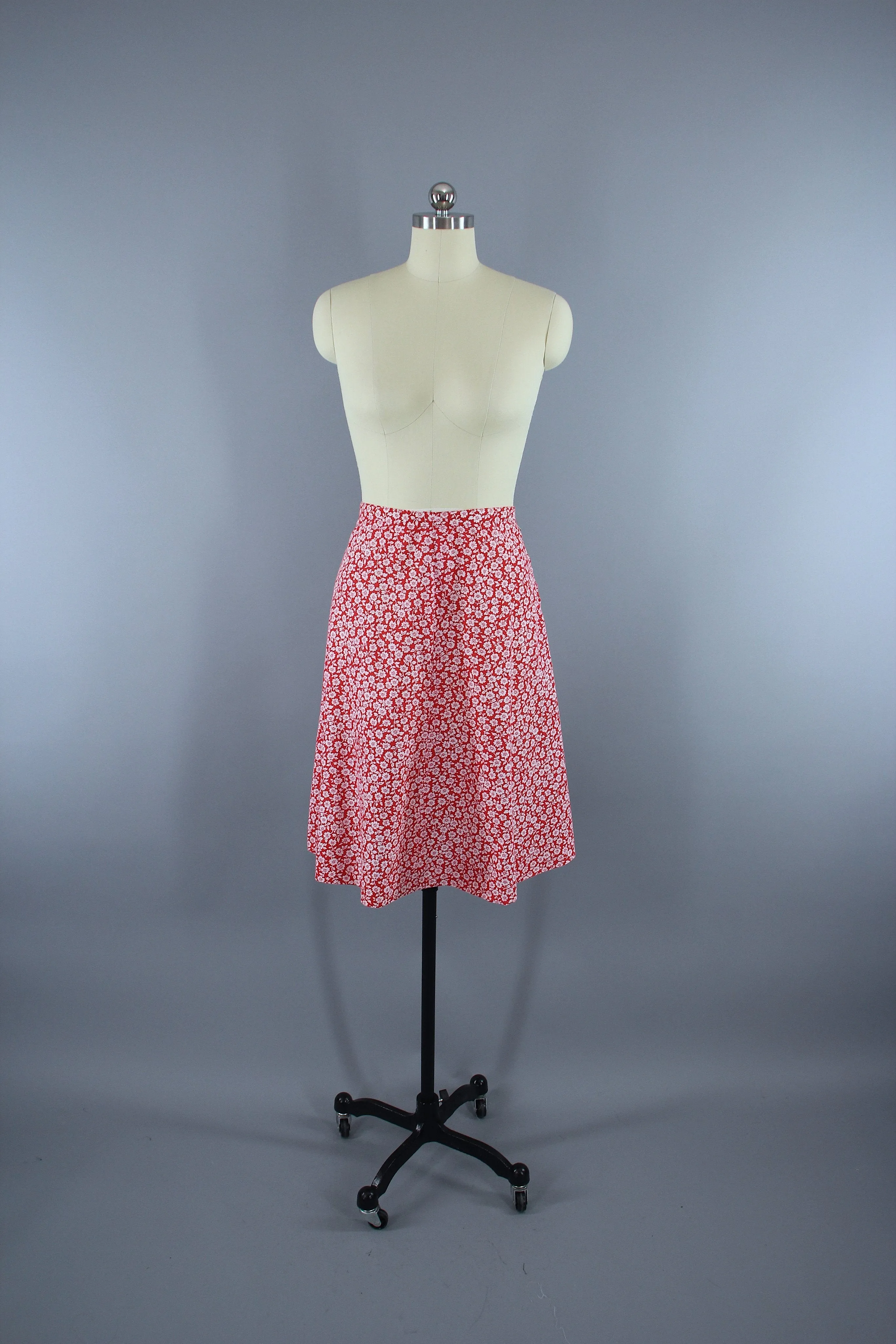 Vintage 1940s Red Floral Print Cotton Skirt